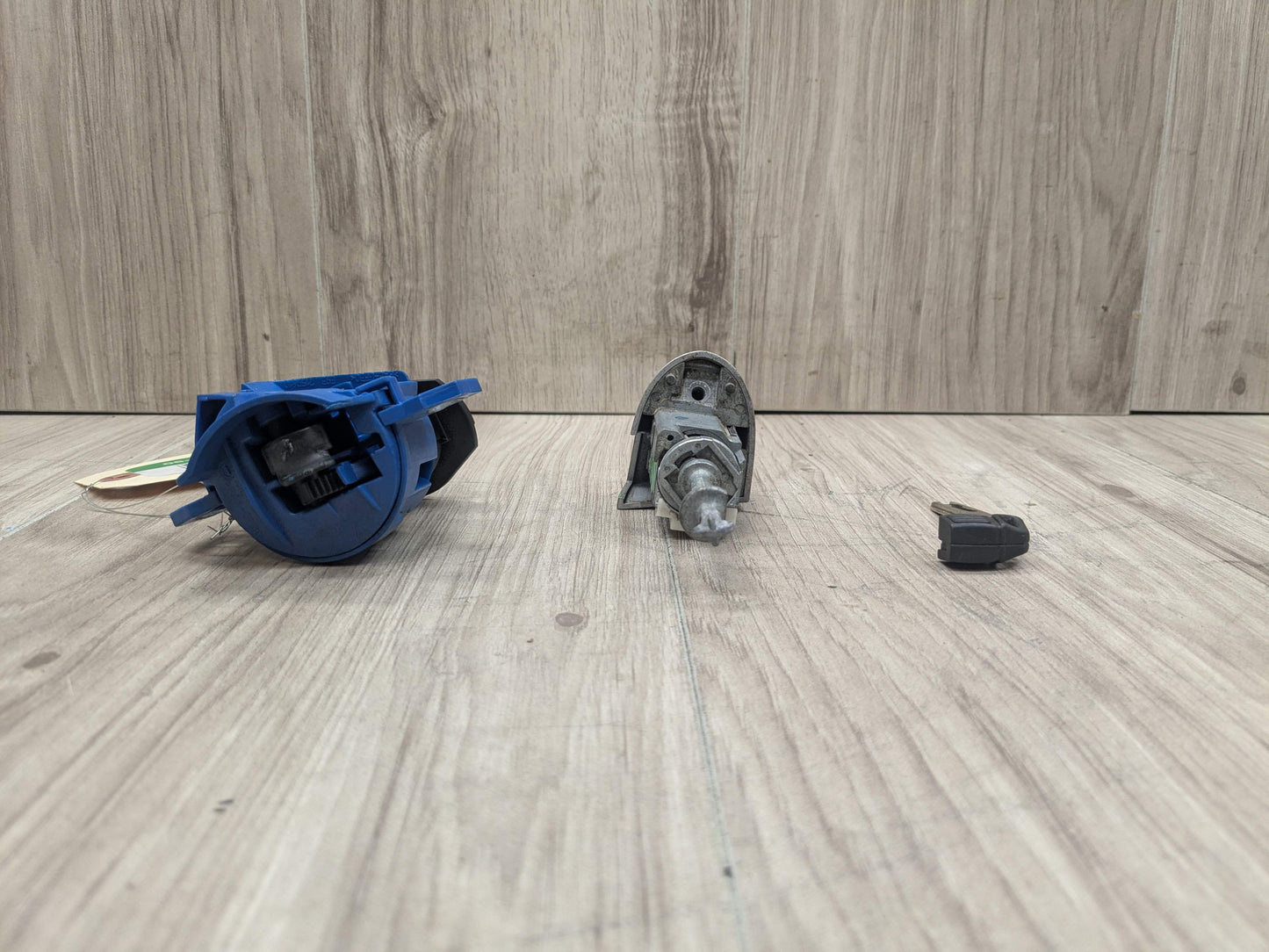 07-13 OEM BMW E92 328 335 M3 Driver Door Lock Cylinder Mechanism Silver w/ Key