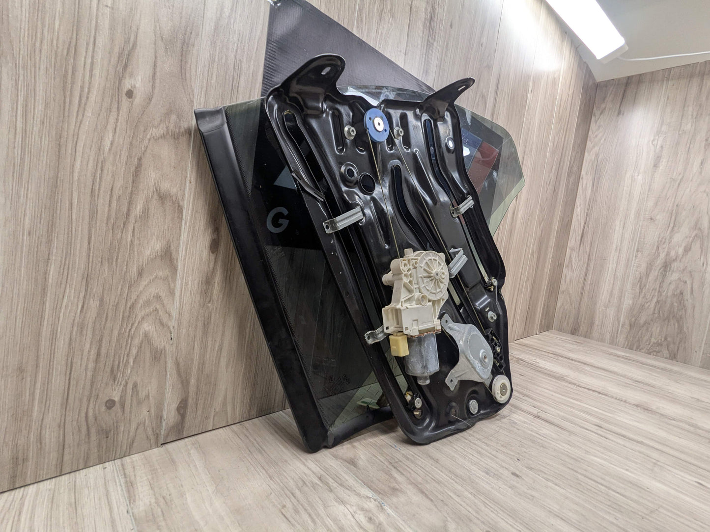 OEM BMW E93 328 335 M3 Convertible Rear Right Passenger Window Regulator Glass