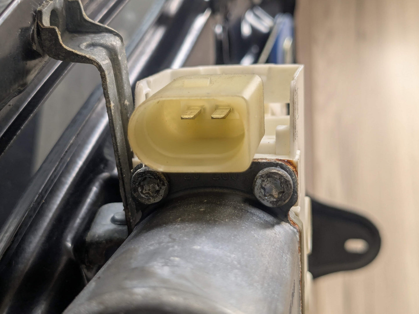 OEM BMW E93 328 335 M3 Convertible Rear Right Passenger Window Regulator Glass