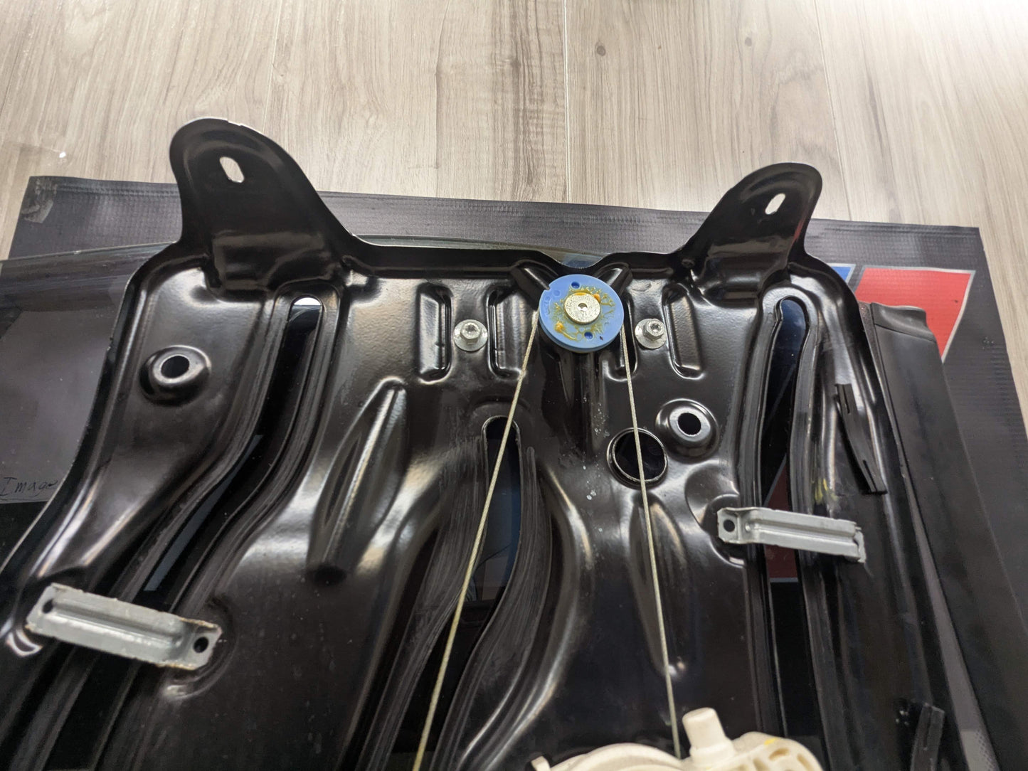 07-13 OEM BMW E93 328 335 M3 Convertible Rear Left Driver Window Regulator Glass