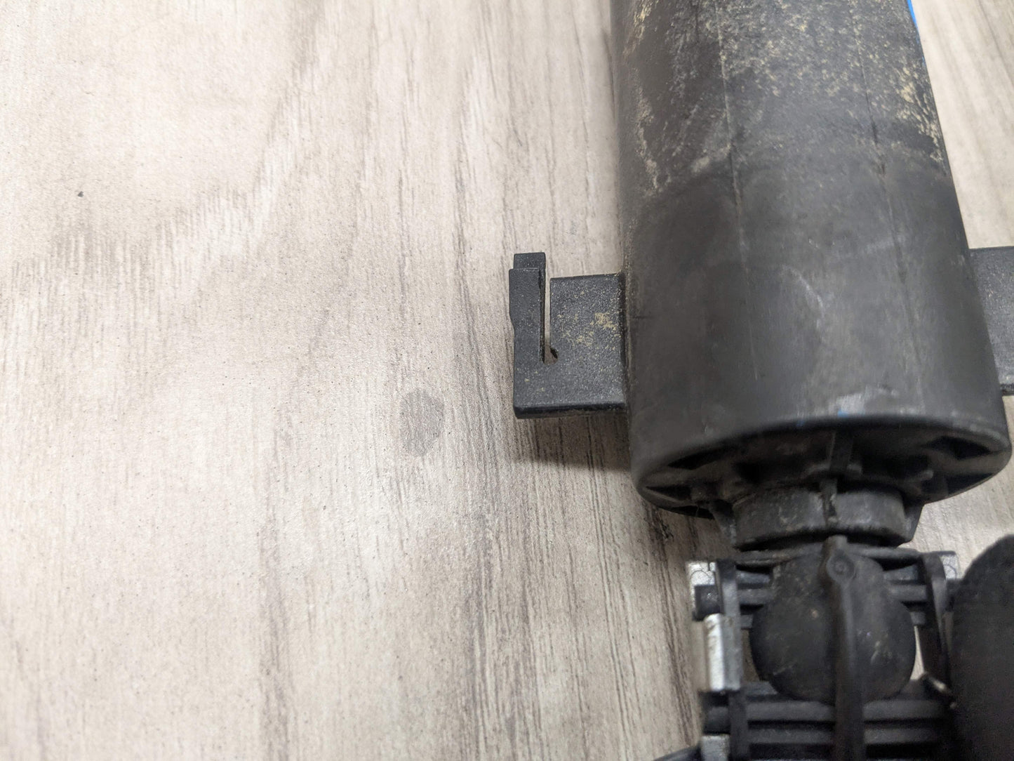 OEM BMW E90 E92 E93 328 335 Front Headlight Washer Spray Nozzle Jet Pair