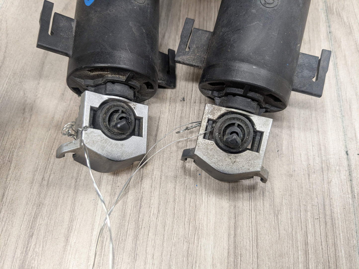 OEM BMW E90 E92 E93 328 335 Front Headlight Washer Spray Nozzle Jet Pair