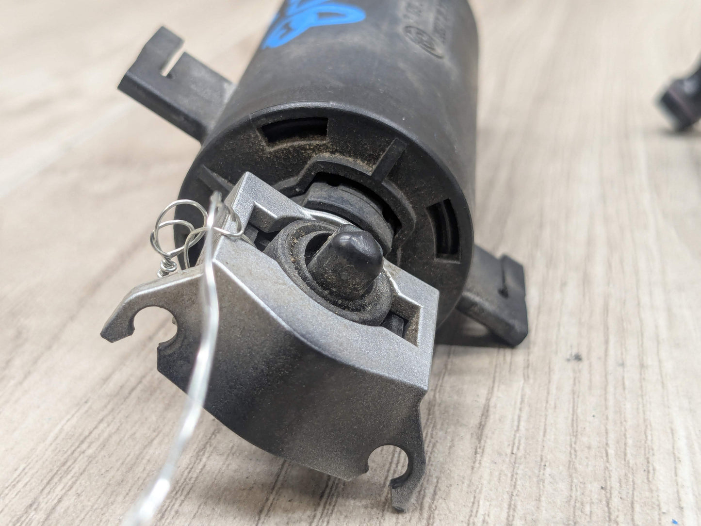 OEM BMW E90 E92 E93 328 335 Front Headlight Washer Spray Nozzle Jet Pair