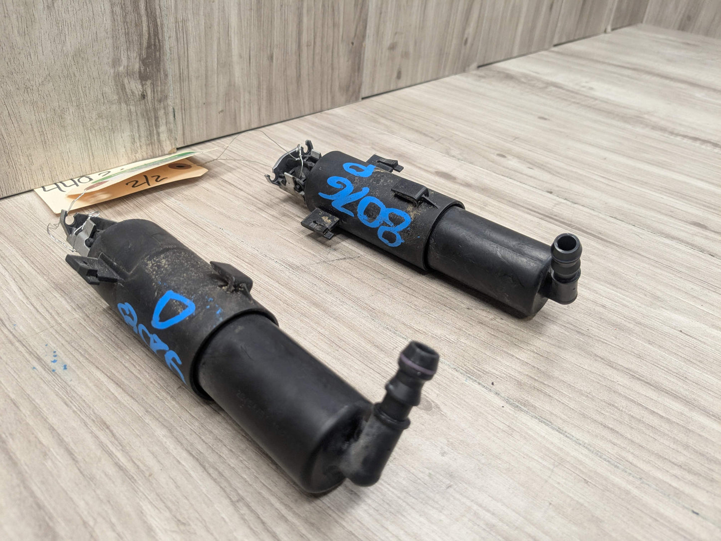 OEM BMW E90 E92 E93 328 335 Front Headlight Washer Spray Nozzle Jet Pair