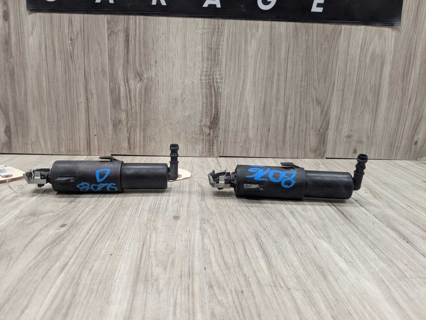 OEM BMW E90 E92 E93 328 335 Front Headlight Washer Spray Nozzle Jet Pair