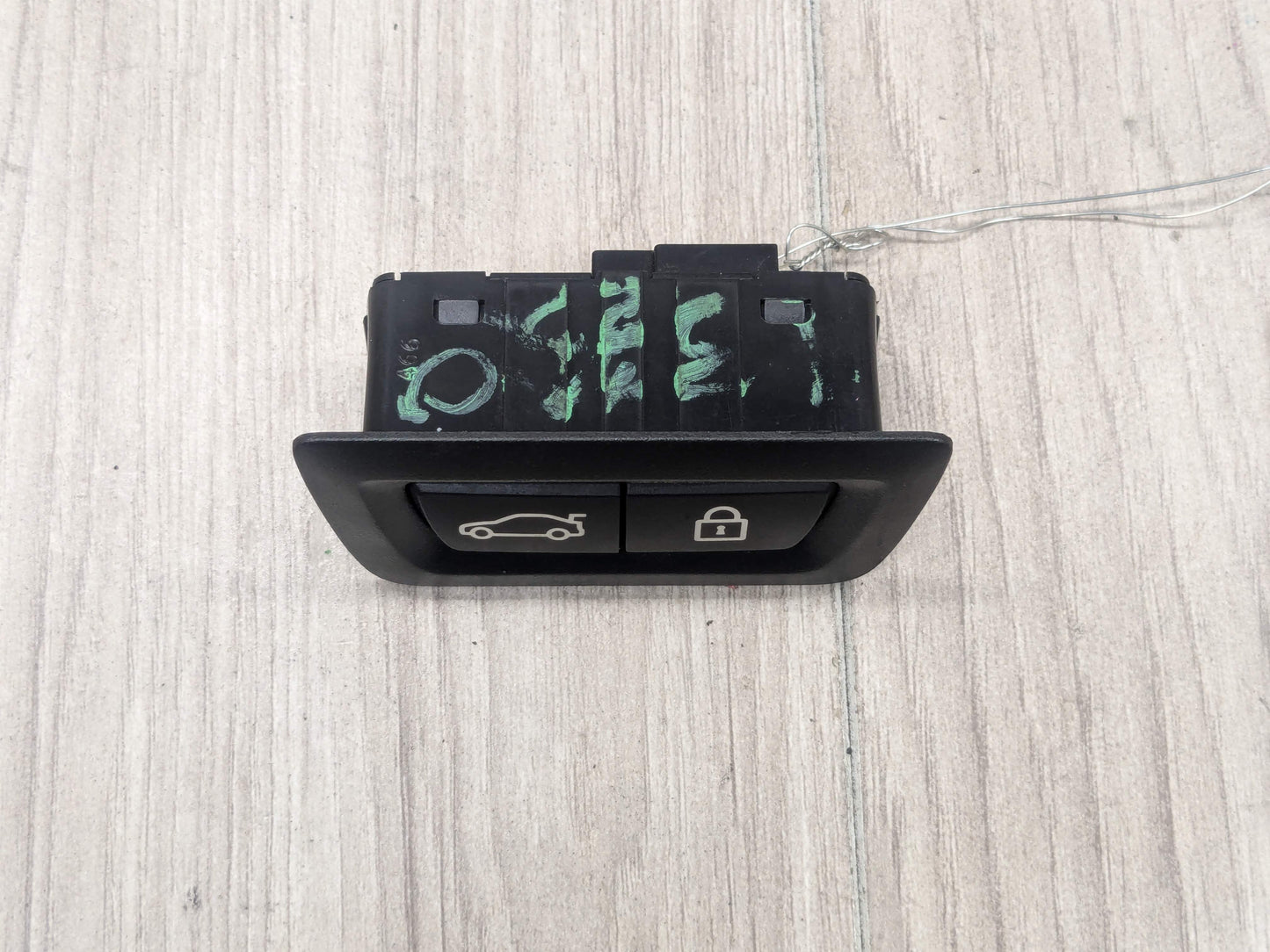 OEM BMW F02 F10 F15 F48 F90 G01 G20 G30 G80 X3 Rear Trunk Lid Center Lock Switch