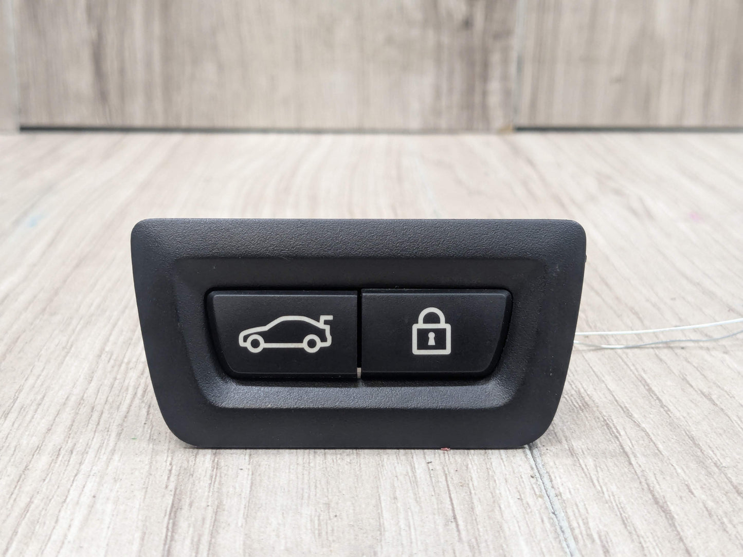 OEM BMW F02 F10 F15 F48 F90 G01 G20 G30 G80 X3 Rear Trunk Lid Center Lock Switch