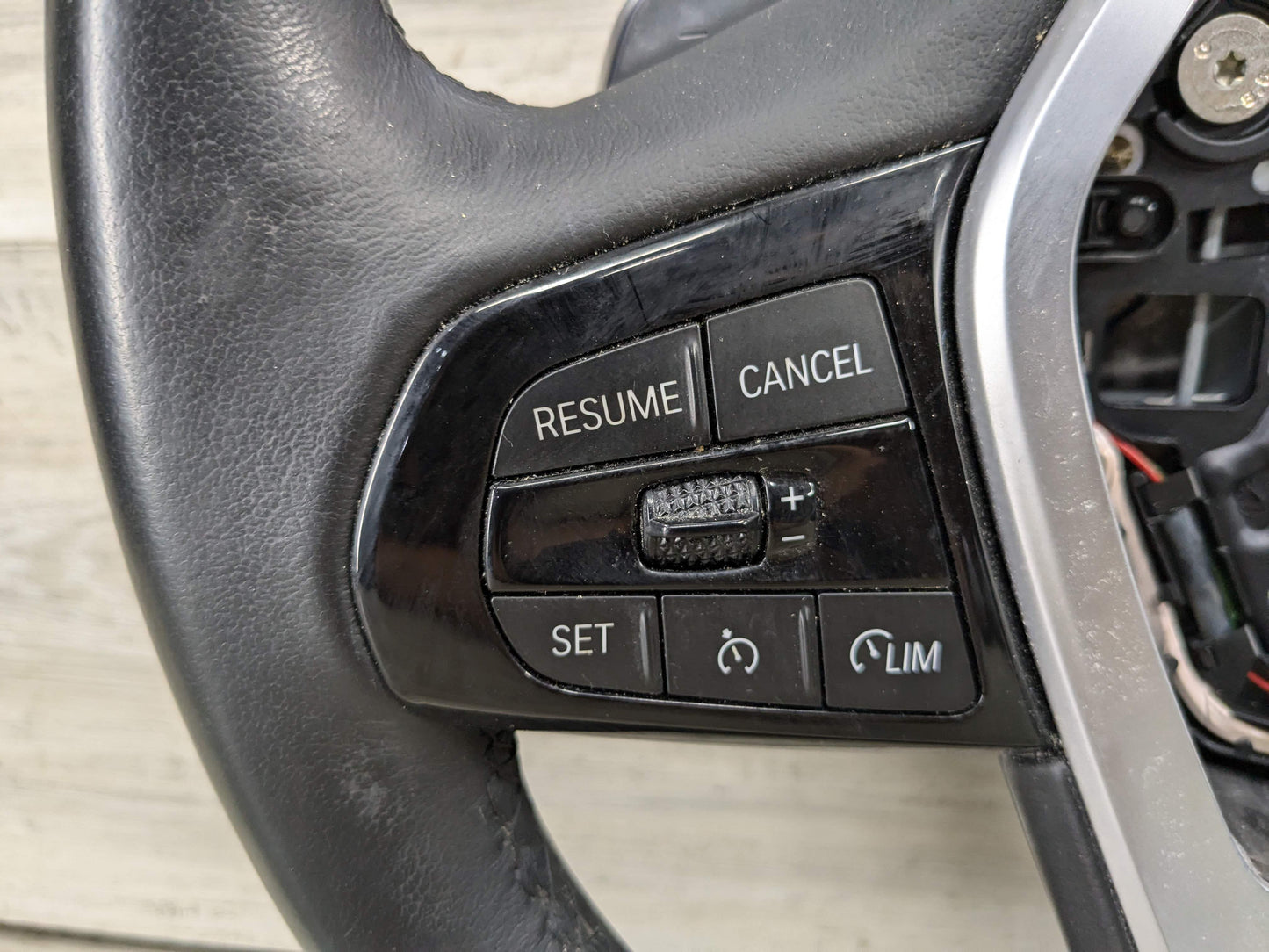 *PEELING* 21-24 OEM BMW G30 540 Steering Wheel Black Leather w/ Shifters