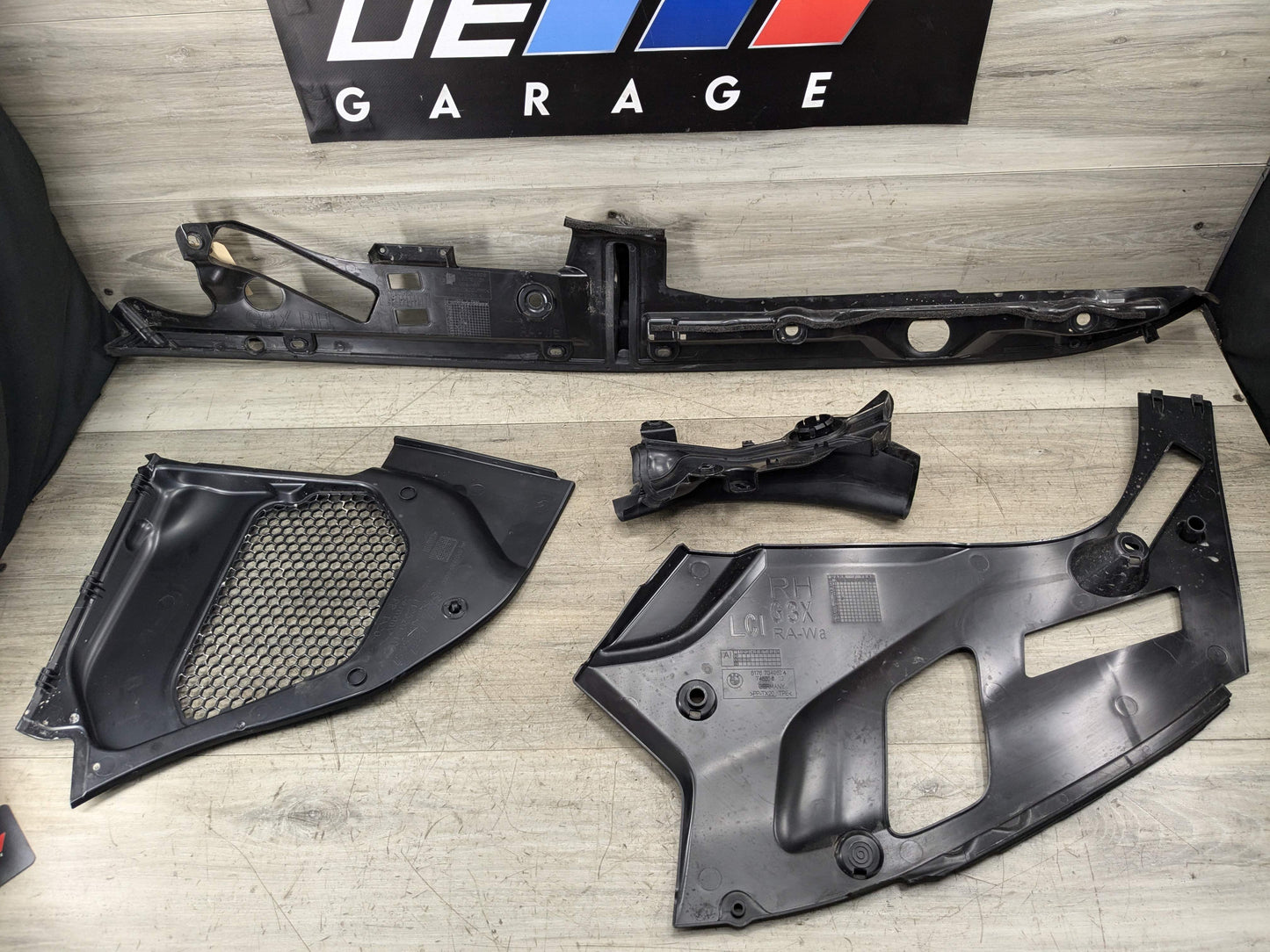 OEM BMW F90 M5 G30 530 540 M550 Front Right Engine Support Sealing Cover Trim