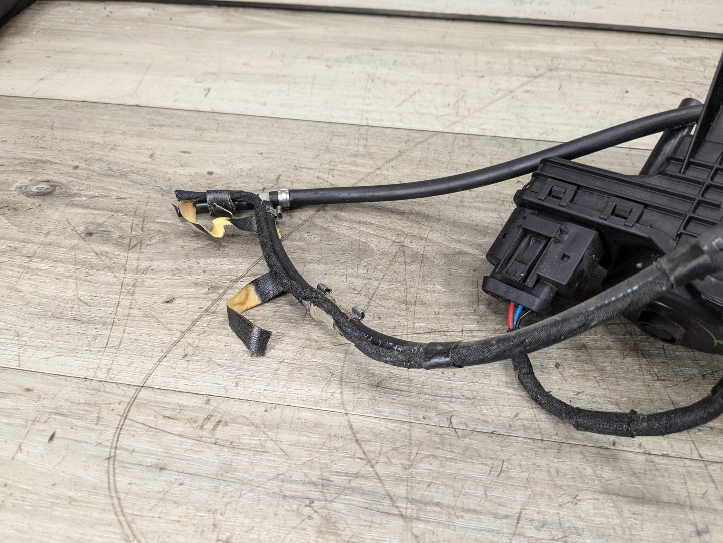 09-13 OEM BMW E70 E90 X5 335D M57N2 Diesel Emission Fluid Transfer Pump SCR