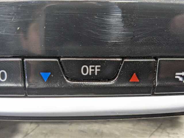 OEM BMW G20 G22 G23 G26 G42 G80 G82 AC Rear Heater Climate Control Switch Panel