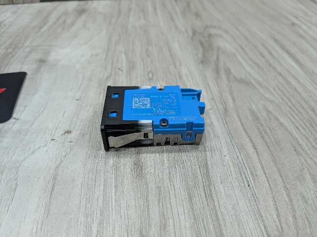 OEM BMW G01 G02 G05 G20 G26 G42 USB Type C Socket Charge Adapter