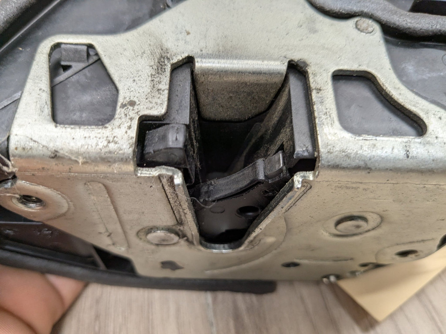 BMW E82 E90 E92 F22 F30 F32 E60 F10 M3 X5 Front LEFT Door Lock Latch Actuator