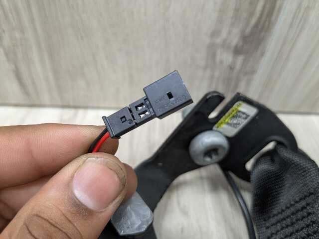 20-24 OEM BMW F44 228 M235 Rear Center Middle Seatbelt Seat Belt Buckle
