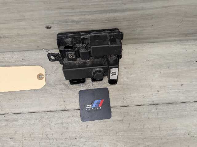 OEM BMW F01 F10 F12 F15 F16 F22 F30 F32 F36 F87 Integrated supply module