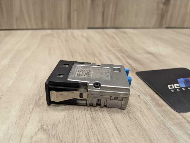 OEM BMW G01 G02 G11 G12 G20 G30 F97 USB Type C Charger Port Socket Connector