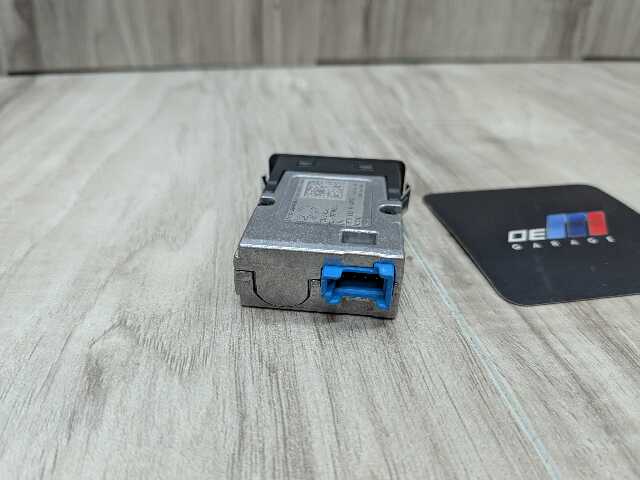 OEM BMW G01 G02 G11 G12 G20 G30 F97 USB Type C Charger Port Socket Connector