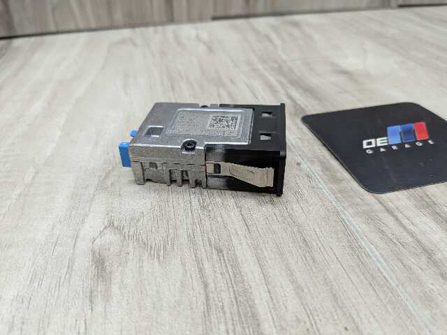 OEM BMW G01 G02 G11 G12 G20 G30 F97 USB Type C Charger Port Socket Connector
