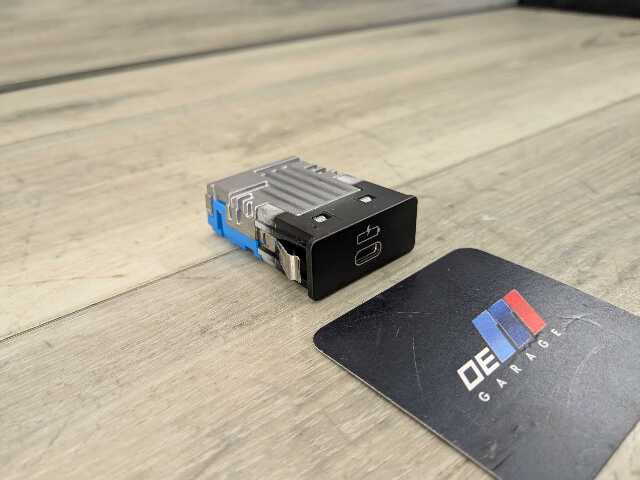19-24 OEM BMW G20 G30 G05 G06 G07 G29 USB-C Socket Single Port