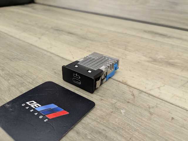 19-24 OEM BMW G20 G30 G05 G06 G07 G29 USB-C Socket Single Port