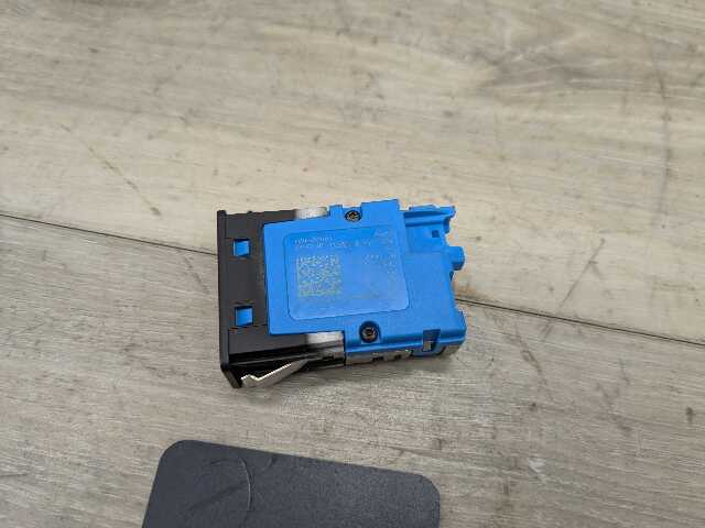 19-24 OEM BMW G20 G30 G05 G06 G07 G29 USB-C Socket Single Port