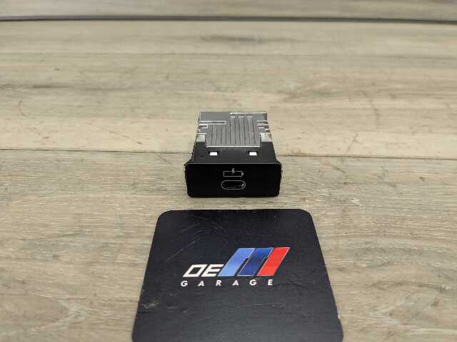 19-24 OEM BMW G20 G30 G05 G06 G07 G29 USB-C Socket Single Port