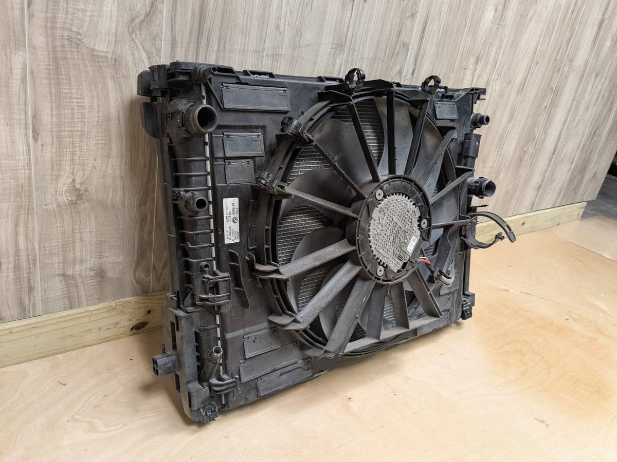 2016 BMW 740i G12 Radiator Cooling Condenser Fan Shroud Assembly 8619626 600W