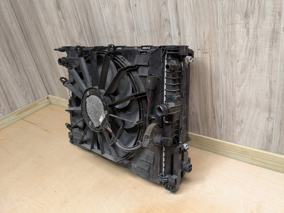 2016 BMW 740i G12 Radiator Cooling Condenser Fan Shroud Assembly 8619626 600W