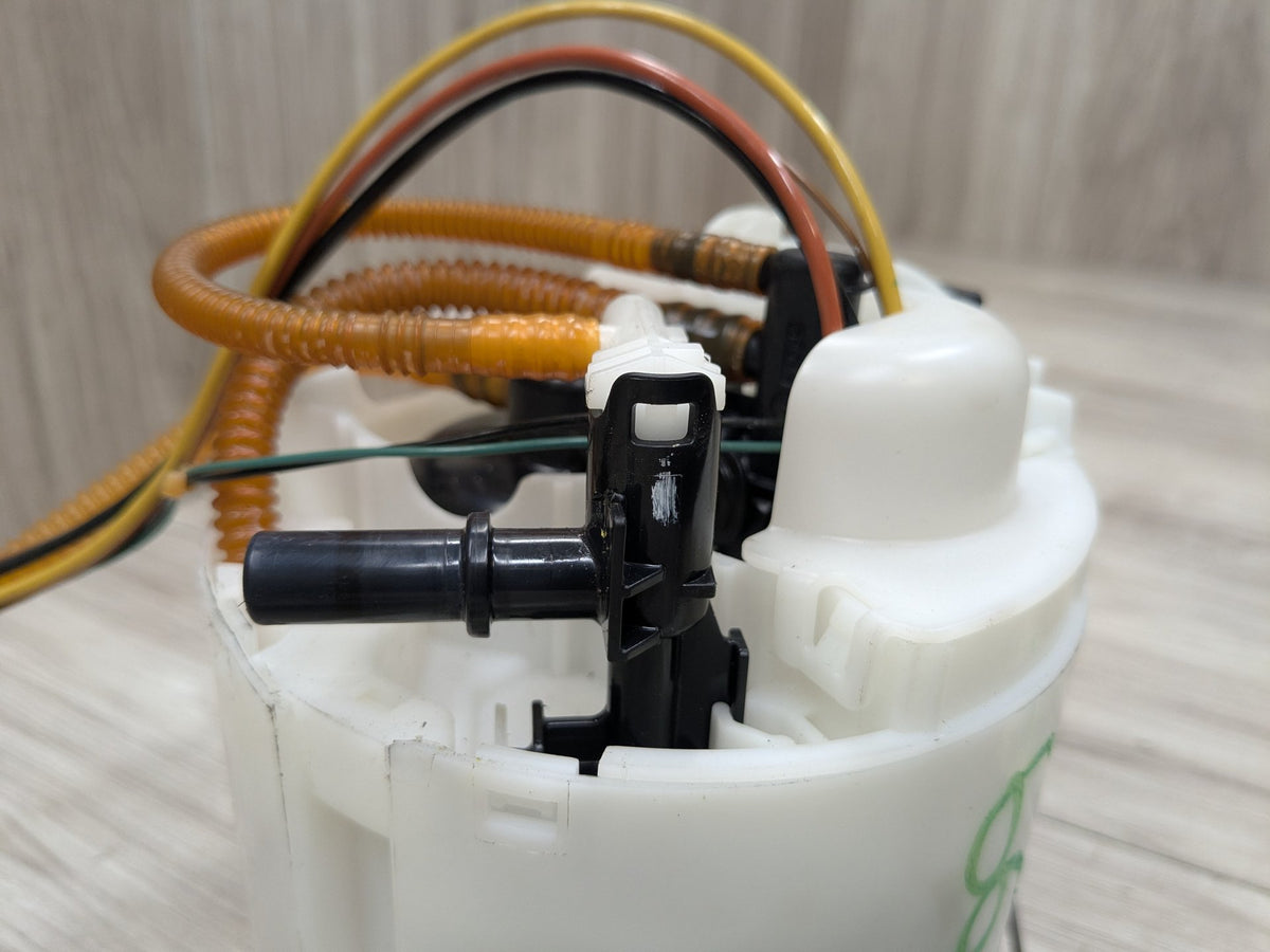 18-20 OEM BMW G30 M550iX Engine N63R Gas Tank Mount Fuel Pump w/ Sending Unit