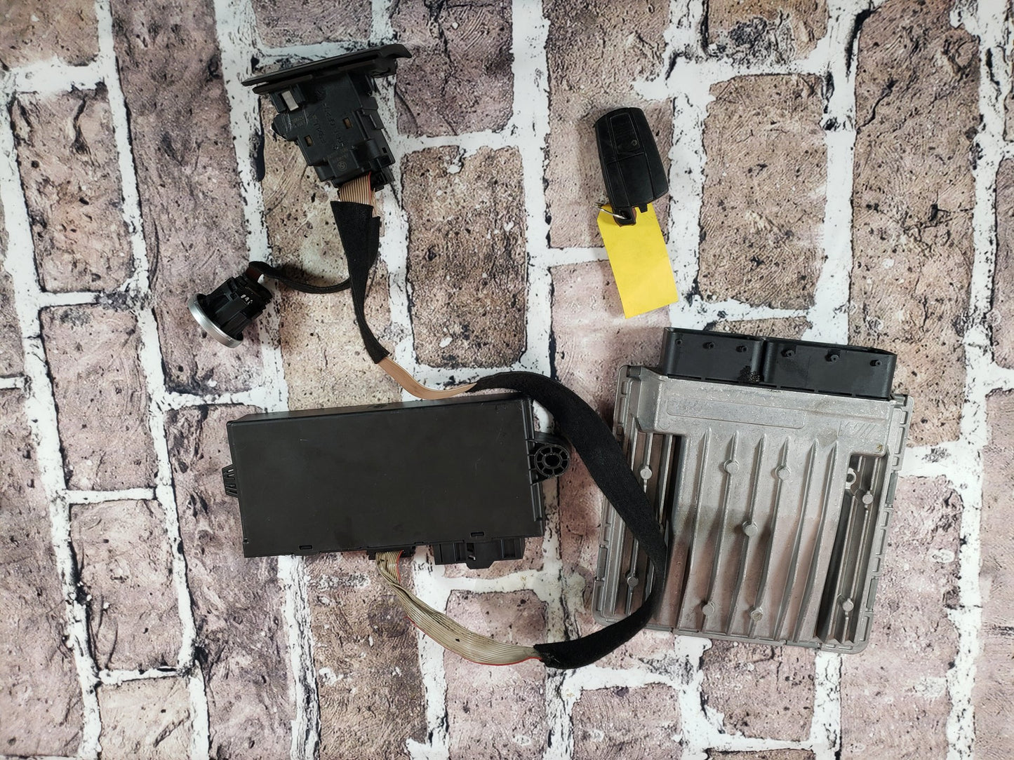 BMW M3 E93 - Engine Motor ECU DME Computer w/ Cas & Key SET PN: 7846409