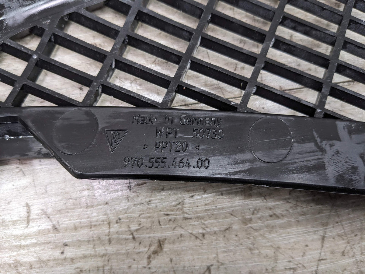2010 Porsche Panamera Right Passenger Side Cowl Cover 970555464 Di ision: PCNA Commission #: 704461 Prod Mon h: 2009-10-01 VIN: WP0AC2A78AL090484 Price: $149,165.00 Ex erior: Carrara Whi e In erior: Cognac Na ural Lea her Warran y S ar: February 25, 2010