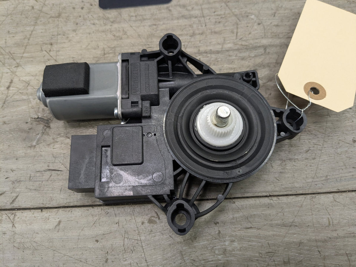 2020 BMW 330i G20 Front Right Passenger Door Window Glass Regulator Motor 8495870 OEM BMW G20 G80 330 M340 M3 Front Right Passenger Door Window Regulator Motor OEM