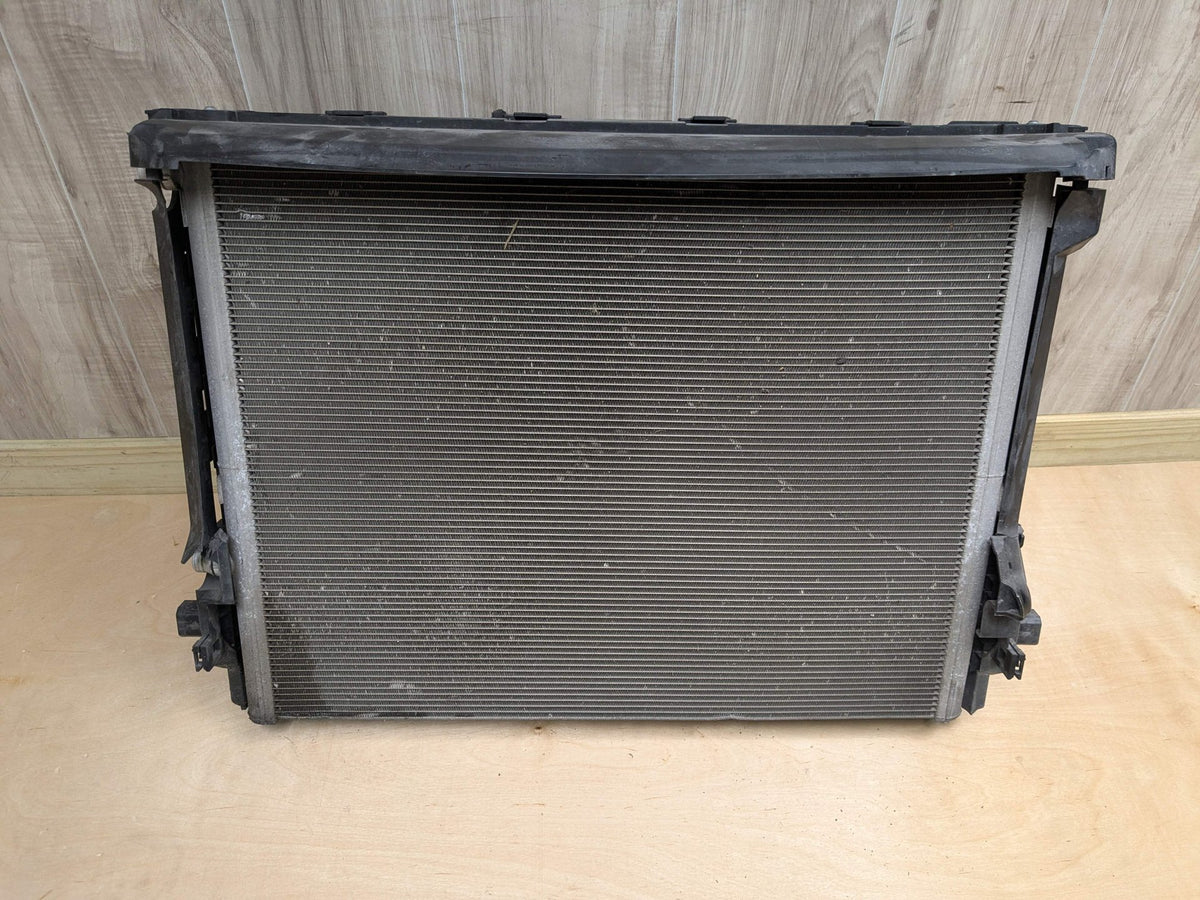 2016 BMW 740i G12 Radiator Cooling Condenser Fan Shroud Assembly 8619626 600W