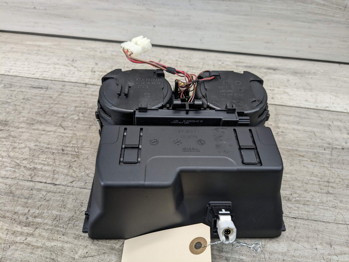 16-19 OEM BMW G11 G12 740 750 Center Console Cup Holder USB Charging Port