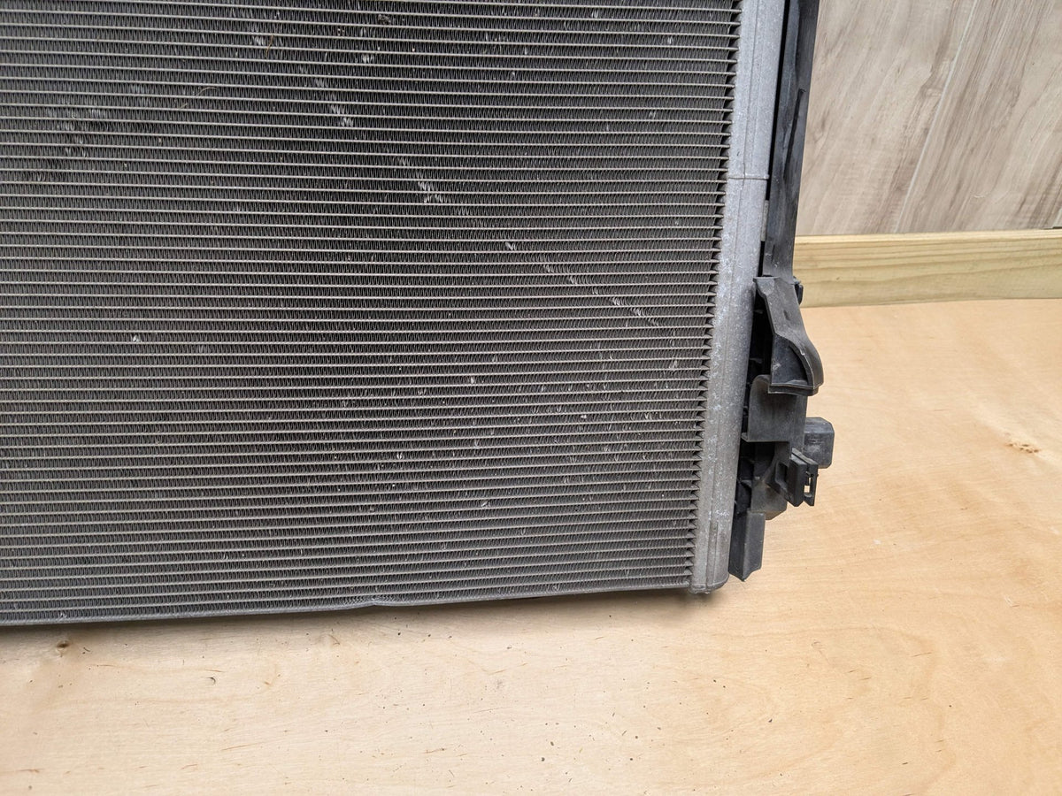 2016 BMW 740i G12 Radiator Cooling Condenser Fan Shroud Assembly 8619626 600W