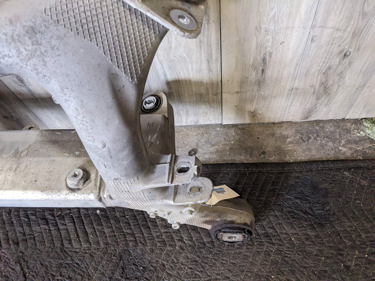2016 750xi G12 Rear Axle Support Crossmember Subframe 6861201 OEM BMW G11 G12 G16 G30 Rear Axle Subframe Suspension Carrier Crossmember OEM