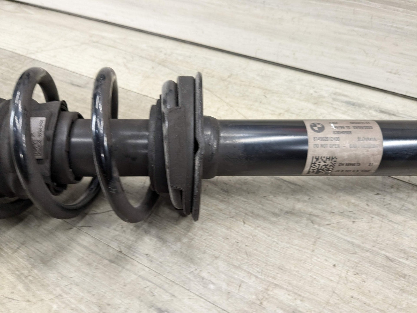 2021 BMW 540i G30 Rear Left or Right Spring Strut Shock Absorber 6896015 21-22 OEM BMW G30 540 REAR Left Right Side Strut Shock Absorber w/ Spring