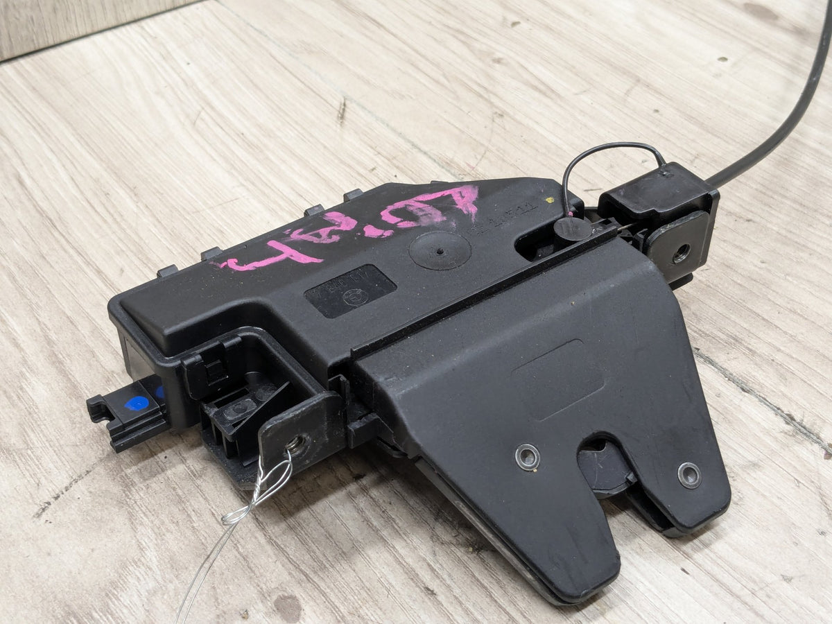 2011 BMW 135i E88 Liftgate Trunk Lid Liftgate Lock Latch Actuator 7840617 OEM BMW E82 E88 E90 E92 E93 Rear Trunk Lid Latch Lock Opener Actuator w/ Cable OEM