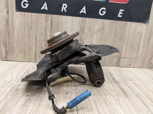 2004 BMW Z4 E85 Front Left Driver Spindle Knuckle w/ Bearing 1096429