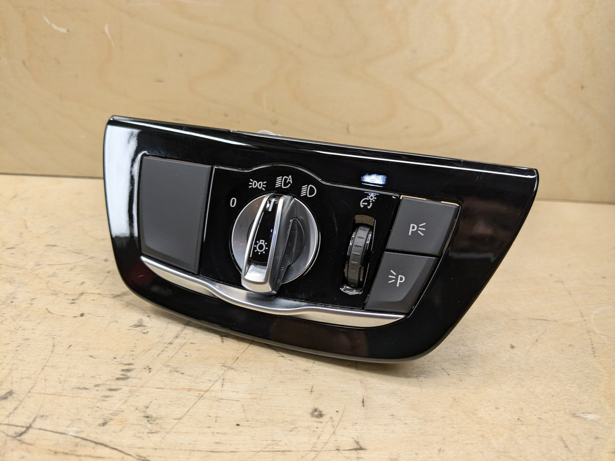 2018-2023 BMW M550i G30 Headlamp Switch 6841879 OEM