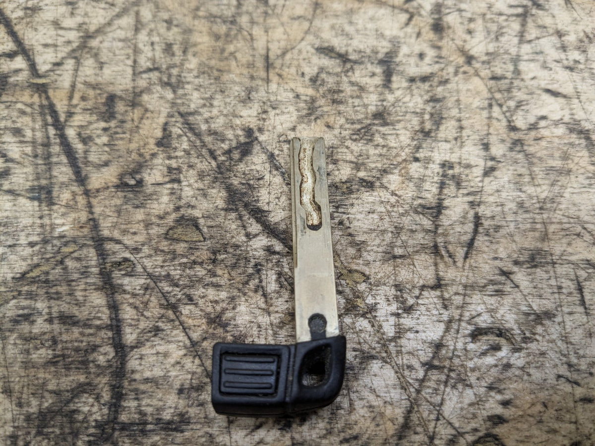 2008-2013 BMW 135i E88 Front Left Driver Key Lock Mechanism w/ Key 7161429 OEM