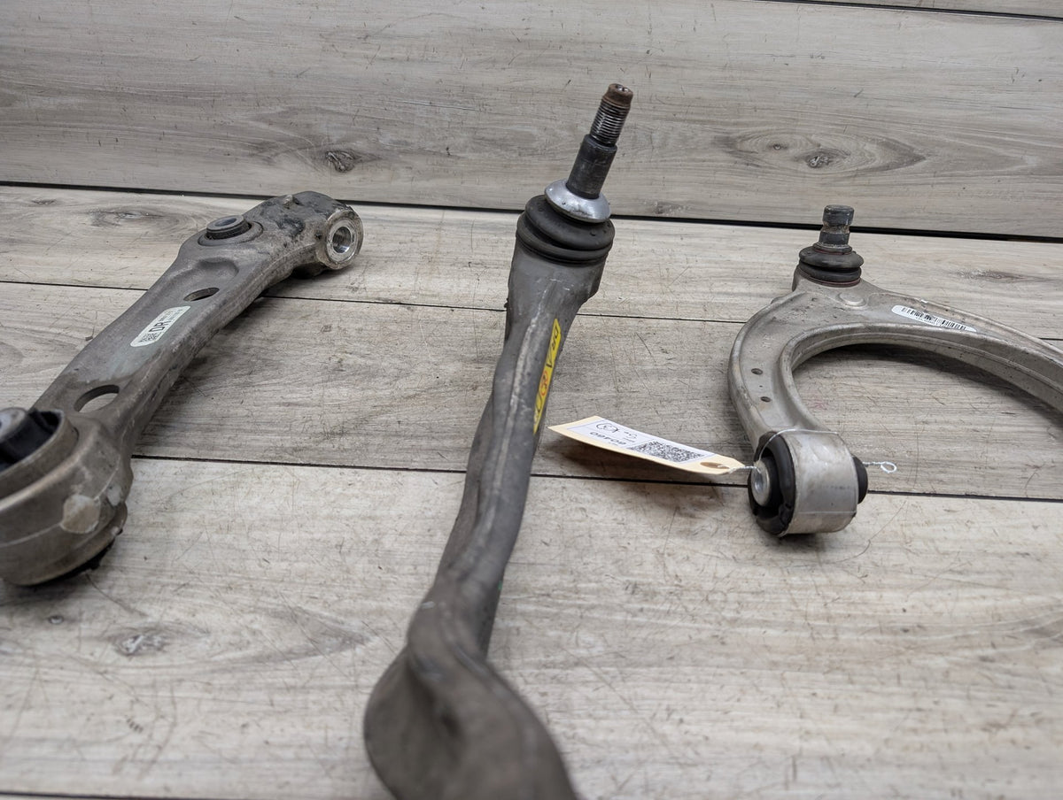 2017-2023 BMW 530i G30 AWD Front Right Passenger Control Arms SET 6861182