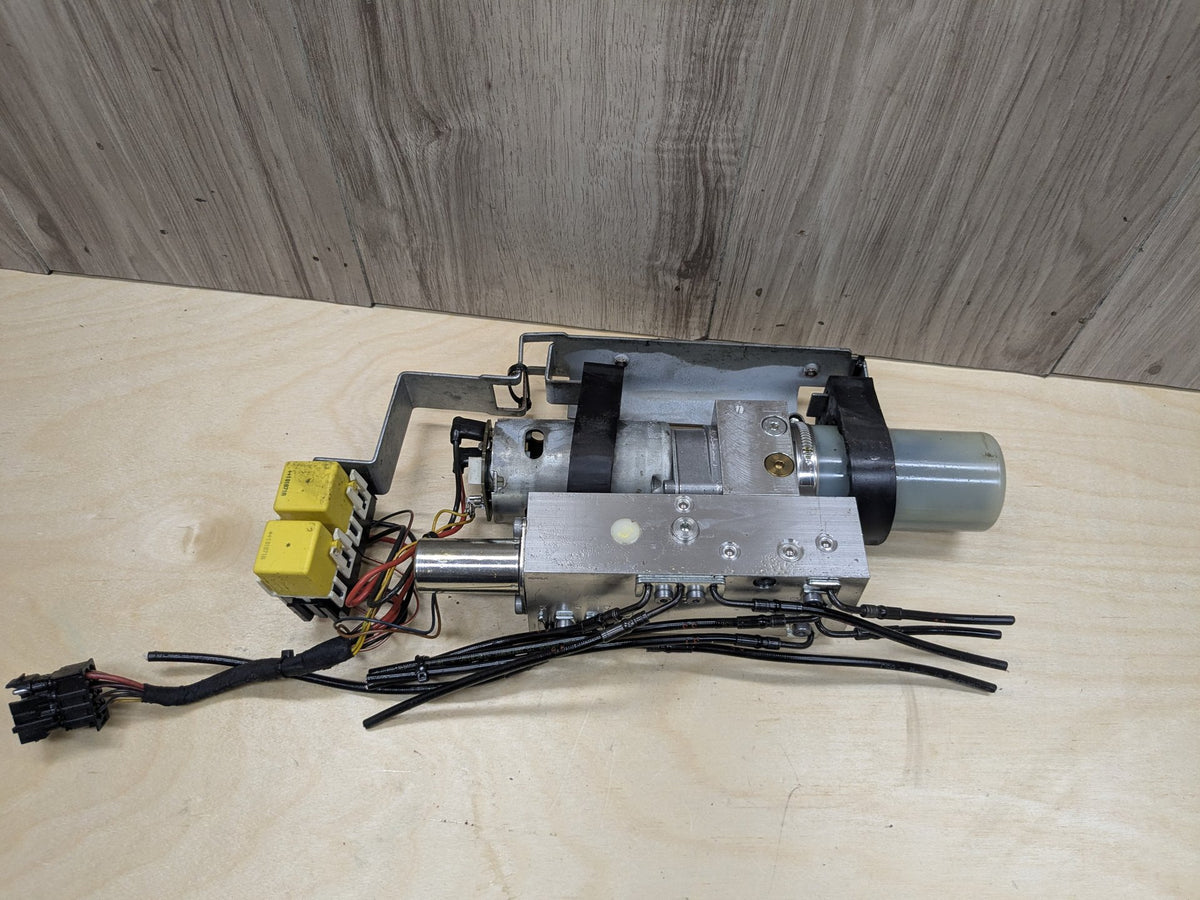 2009-2011 Mercedes-Benz SLK-Class R171 Convertible Pump Motor A1718000030 OEM