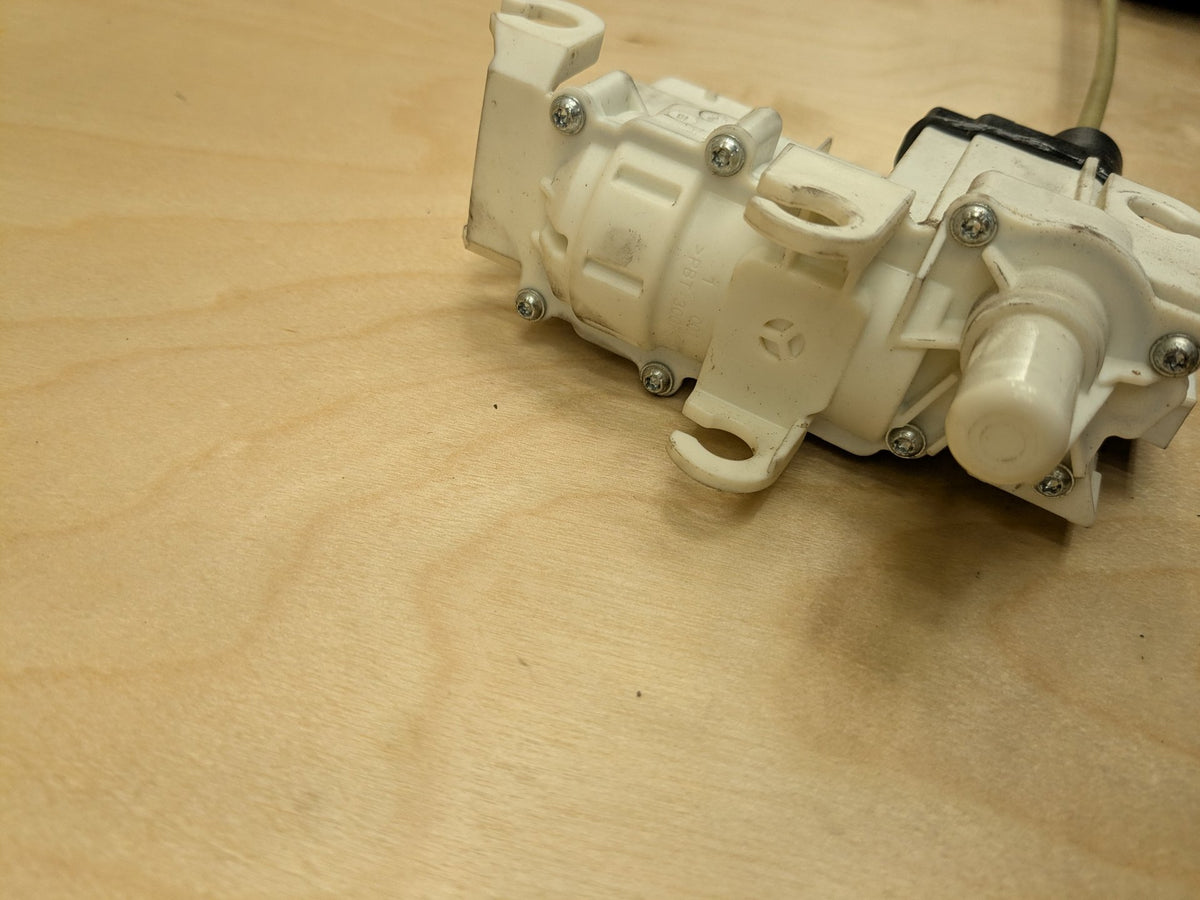 2016-2019 BMW 750Li G12 Rear Right Door Latch Lock Actuator 2581898 OEM
