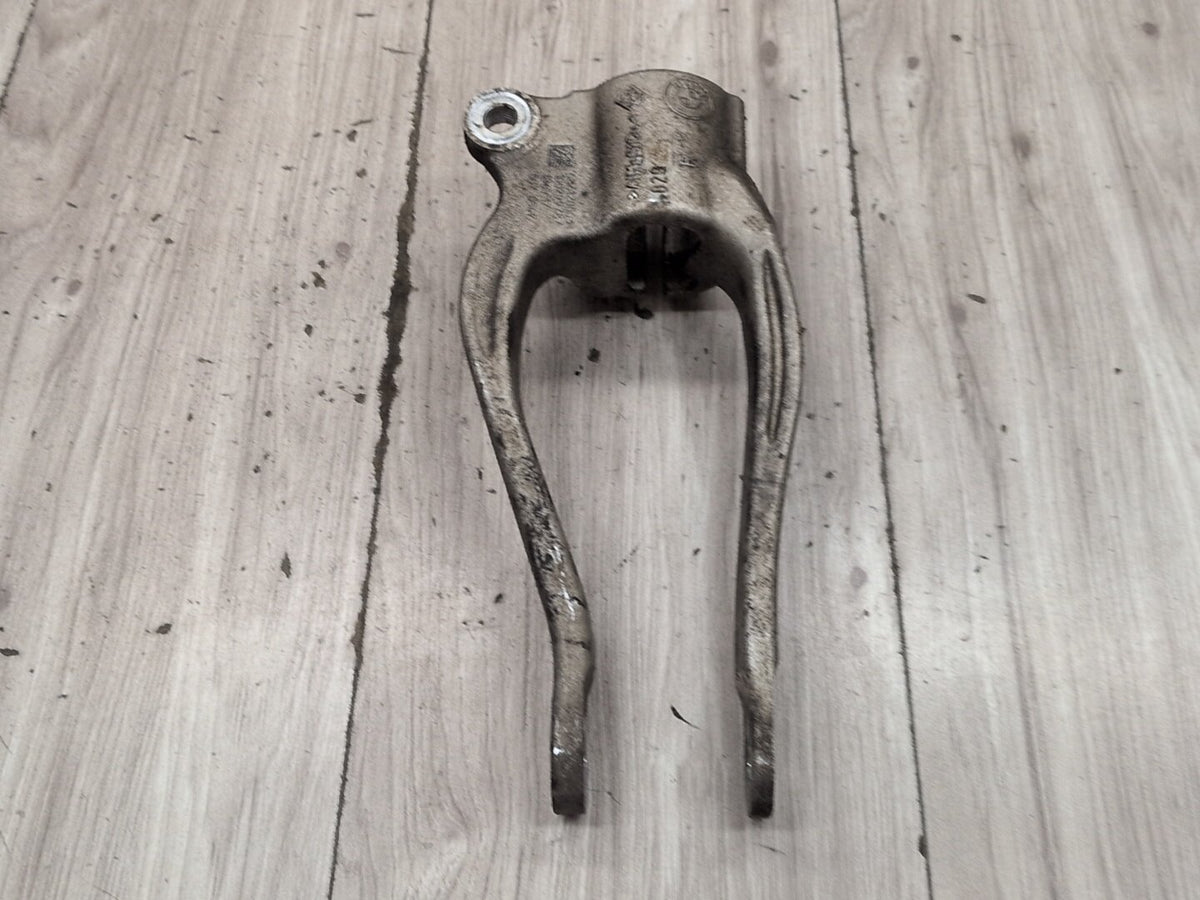 2016-2022 BMW 750i G12 Front Right Passenger Spring Strut Shock Absorber Bracket 6861200 OEM