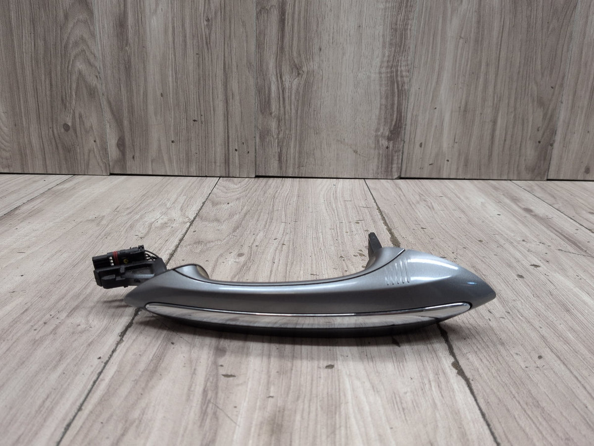 2011-2016 BMW M5 F10 Right Passenger Door Handle w/ Comfort Access 7305283 OEM
