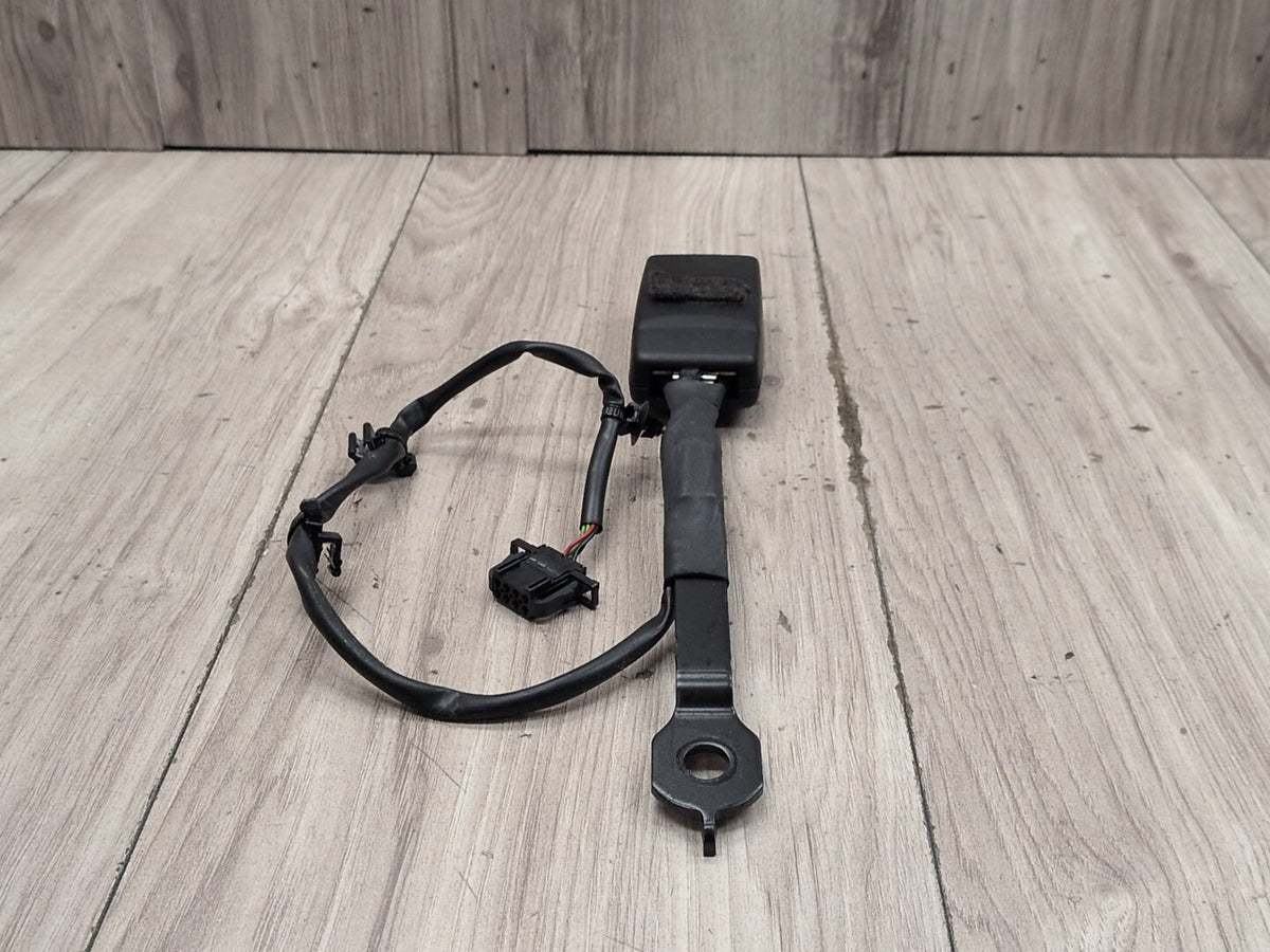 2015-2018 Audi Q3 8U Front Right Passenger Seatbelt Seat Belt Buckle 8R0857756D OEM