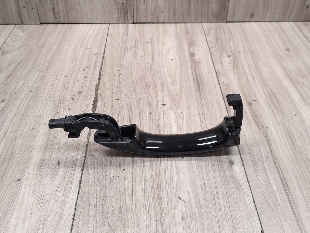 2015-2018 Audi Q3 8U Front or Rear Left Driver Exterior Door Handle w/ Comfort Access 8T0837205A OEM