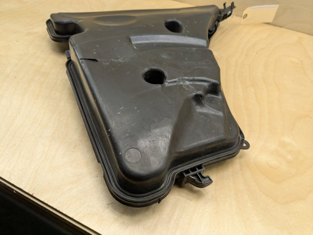 OEM BMW G12 G30 540 M550 750 M760 Windshield Wiper Washer Reservoir Tank Pump