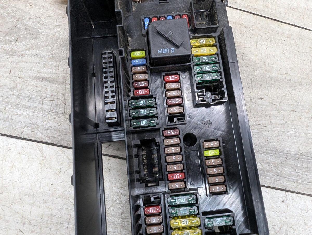 2011-2016 BMW 535i F10 Front Power Distribution Fuse Box 9210861 OEM